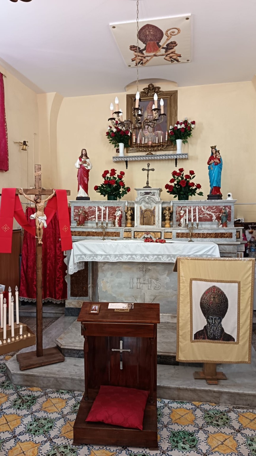 Altare e spazio devozionale all’interno della sede dell’Associazione San Castrese