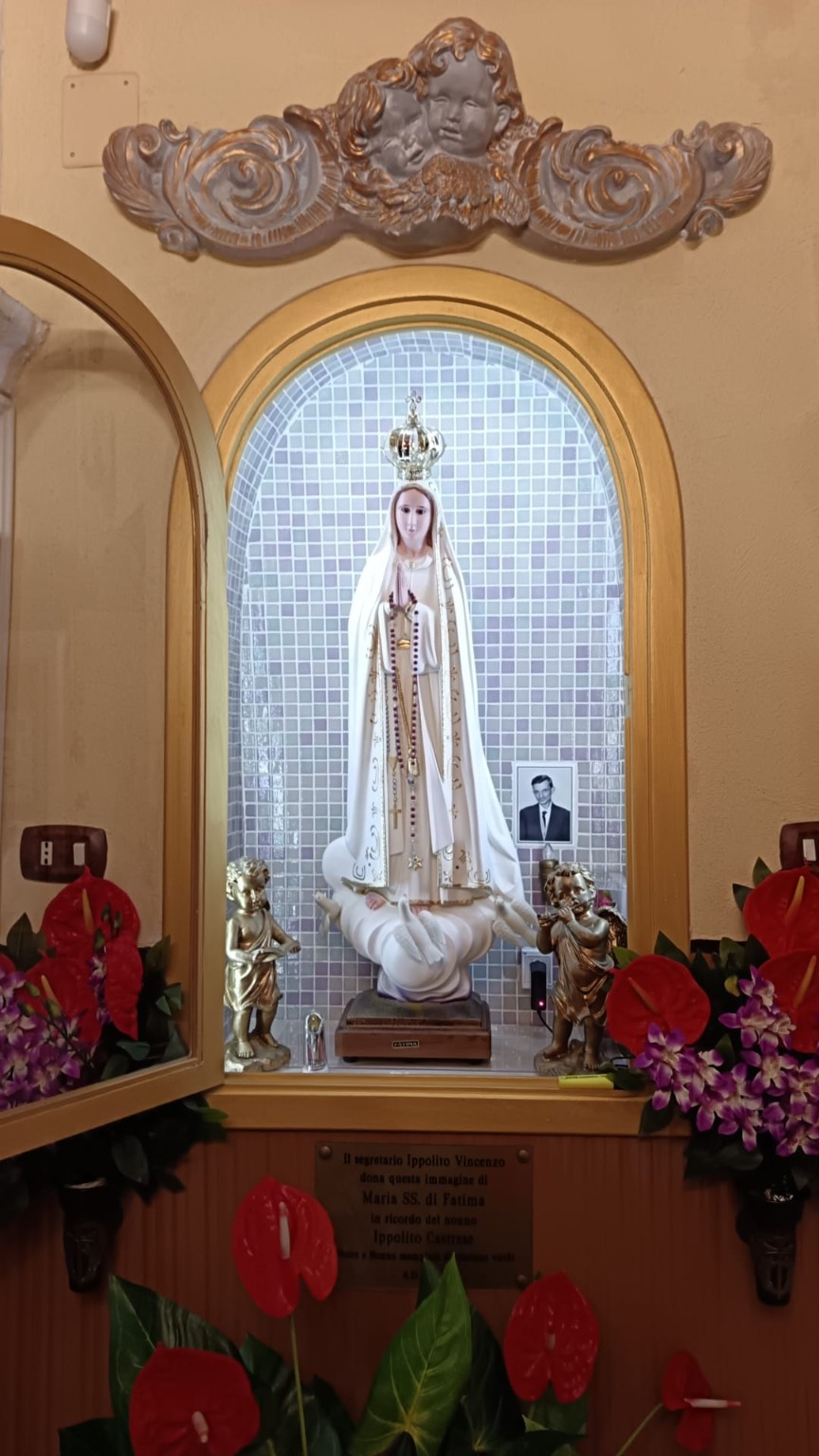 Statua della Madonna di Fatima nella sede