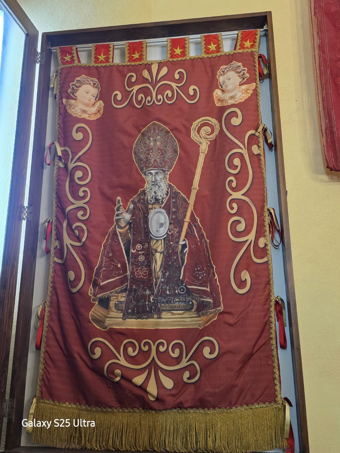 Bandiera dell'Associazione benedetta da Papa Francesco a Napoli il 21 marzo 2015